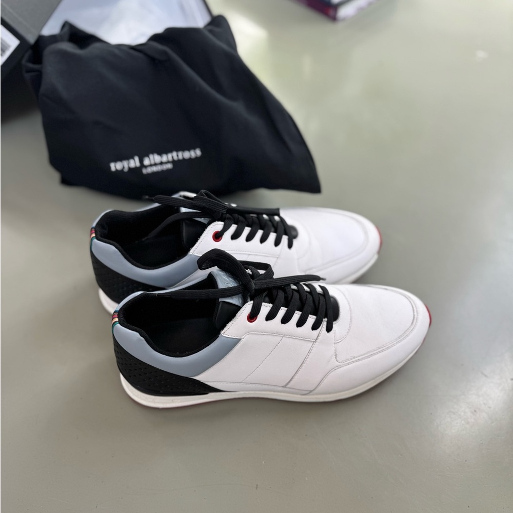 Royal Albartross
LONDON
SOHO STORM - WHITE / BLK

EU42
US09
UK08